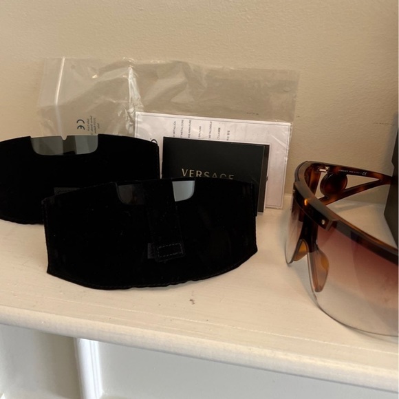 New authentic Versace sunglasses main image 4